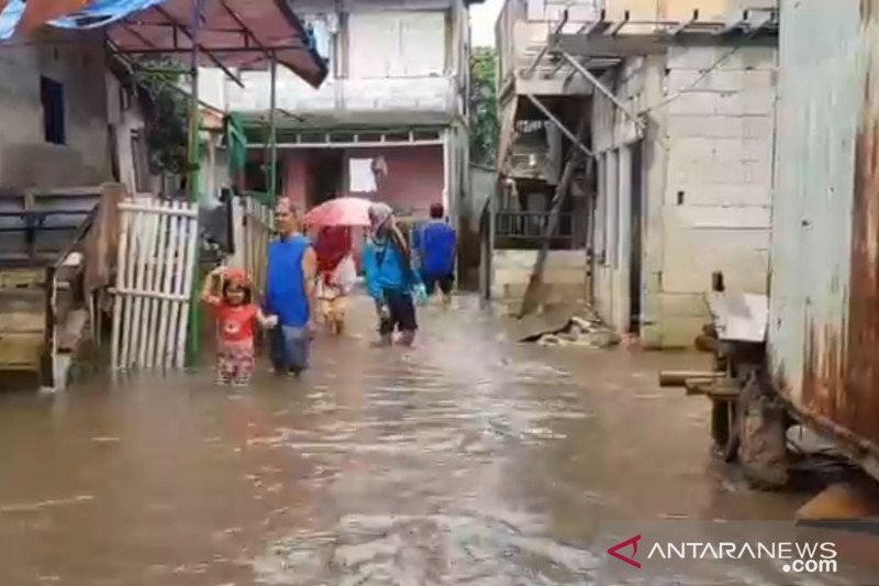 Hujan dengan Intensitas Tinggi, Kantor Kelurahan Jatinegara Terendam