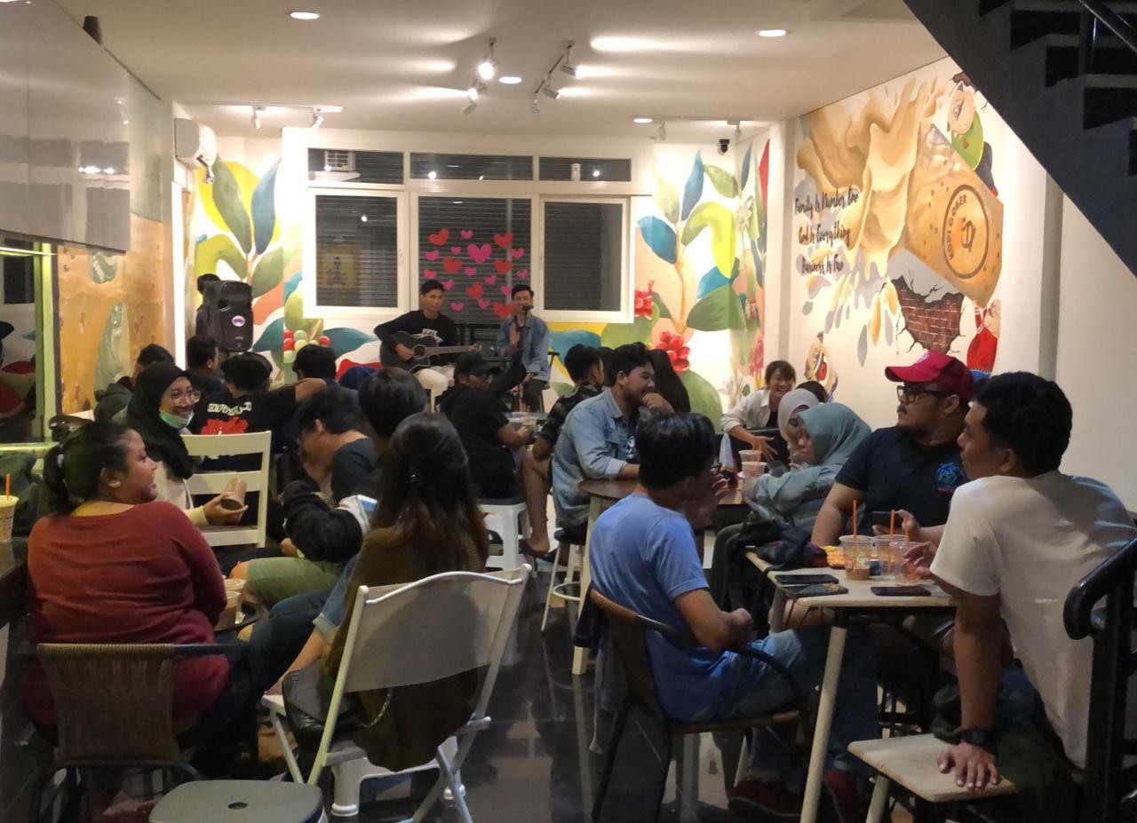Enaak..!! Coffee Shop Ini Perdayakan Orang Tak Punya Pacar, Hingga Buat “Jomblo Party”