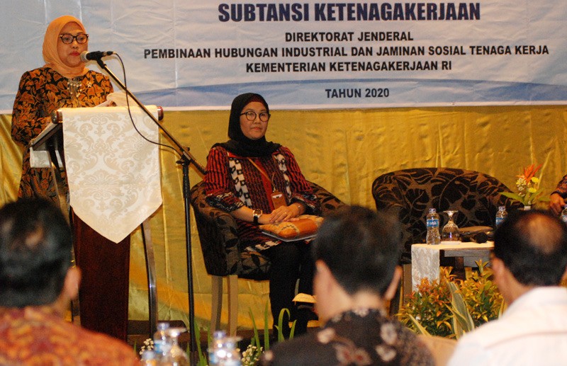Menaker Ida Fauziyah Buka Raker Kadisnaker Se-Indonesia