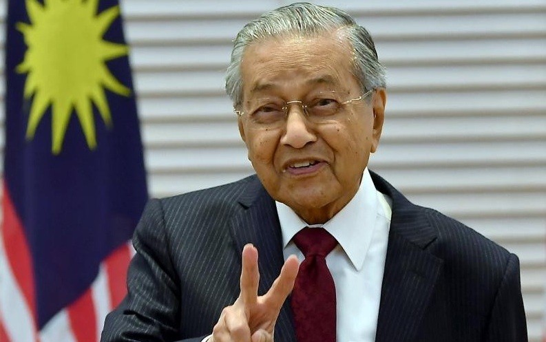 Mahathir Mundur, Koalisi Pemerintah Malaysia Pecah