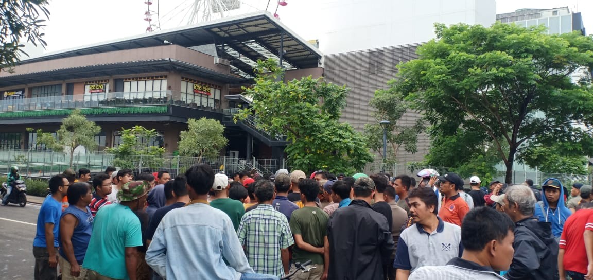 Dianggap Biang Kerok Banjir Massa Geruduk Mal JGC 
