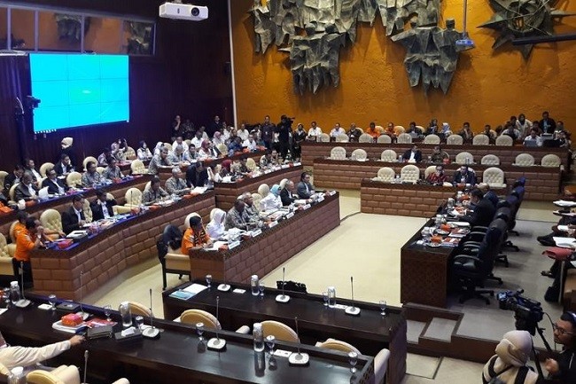 Kecewa Tiga Gubernur Tak Hadir, Rapat Soal Banjir Di Komisi V DPR Ditunda