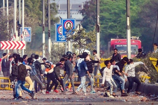 Korban Tewas Akibat  Bentrok Kelompok Muslim-Hindu Di India Puluhan Orang