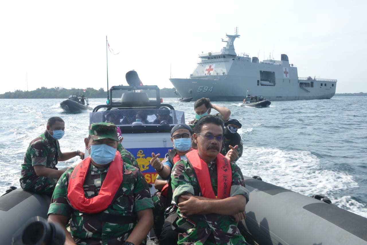 KRI Semarang 594 Sebagai Kapal Markas Kogasgabpad di Pulau Sebaru