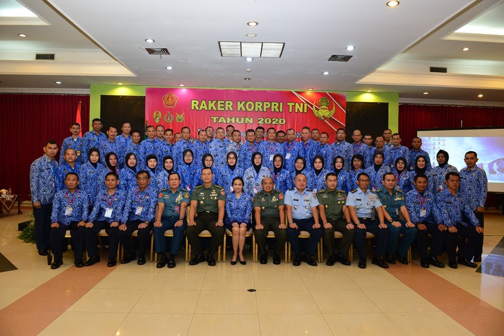 PNS TNI Harus Mampu Menjalankan Peran Sebagai Unsur Perekat Persatuan dan Kesatuan Bangsa