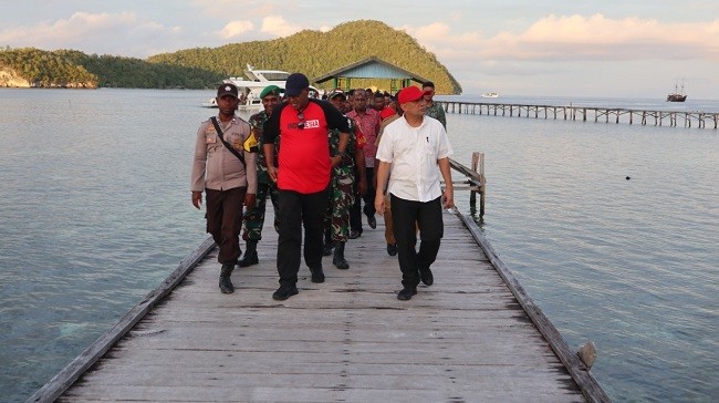 Majukan Pelaku Usaha Pariwisata Raja Ampat, Teten Sarankan Antar Komunitas Terintegrasi 