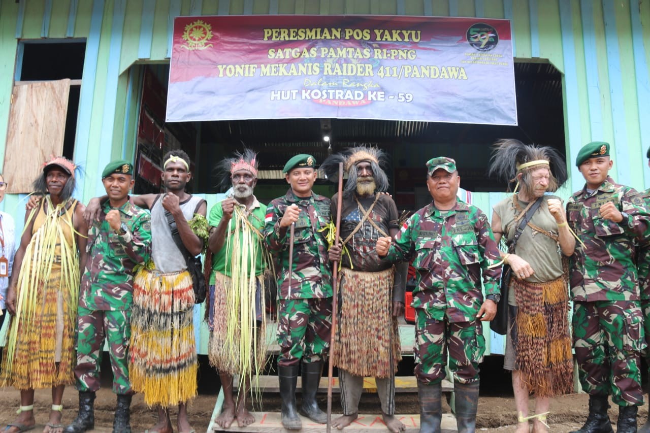 Kado HUT Kostrad ke-59, TNI dan Warga Papua Bersatu Jaga NKRI