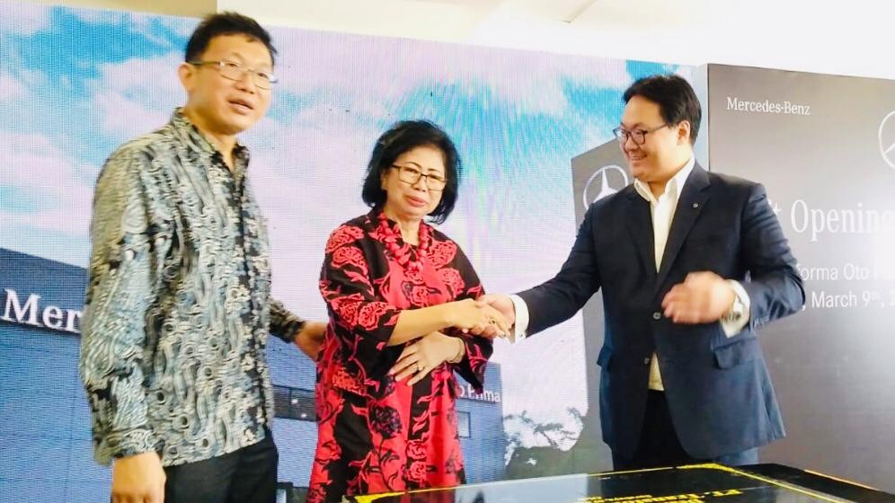 Daimler dan TOP Resmi Membuka Diler Mobil Niaga Mercedes-Benz di Surabaya