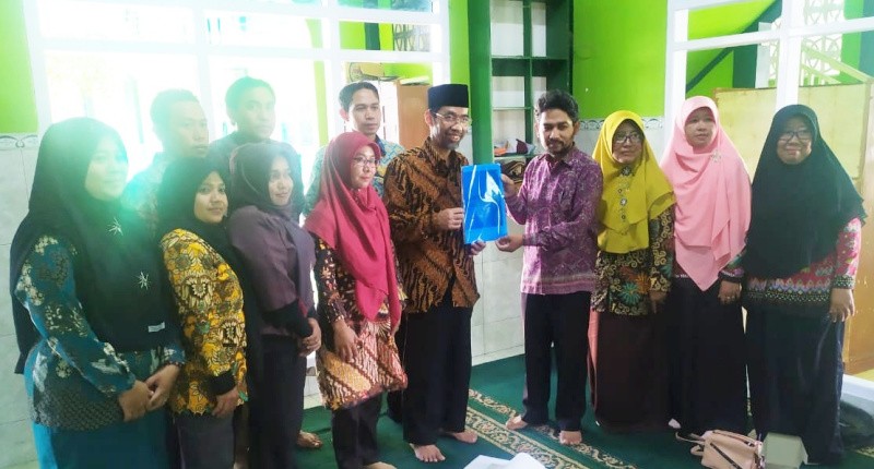 Anggota DPD RI Abdul Hakim Dengar Curhat Guru Honor