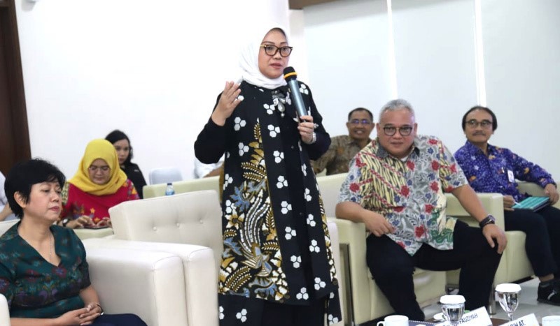 Menaker Ida Fauziyah, Ingatkan  Kepada Pimpinan Perusahaan Antisipasi  Pencegahan Penyebaran Covid-19