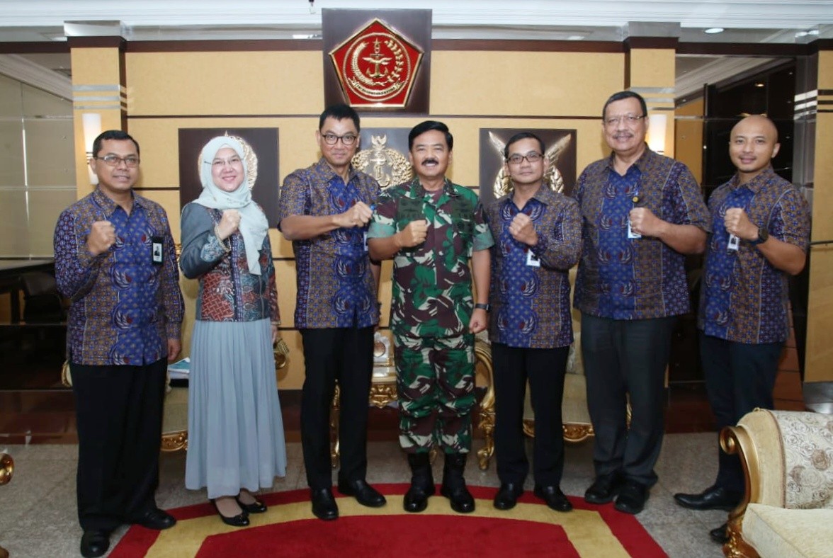 Panglima TNI :  TNI Siap Bantu PLN Amankan Pemasangan Listik di Maluku dan Papua