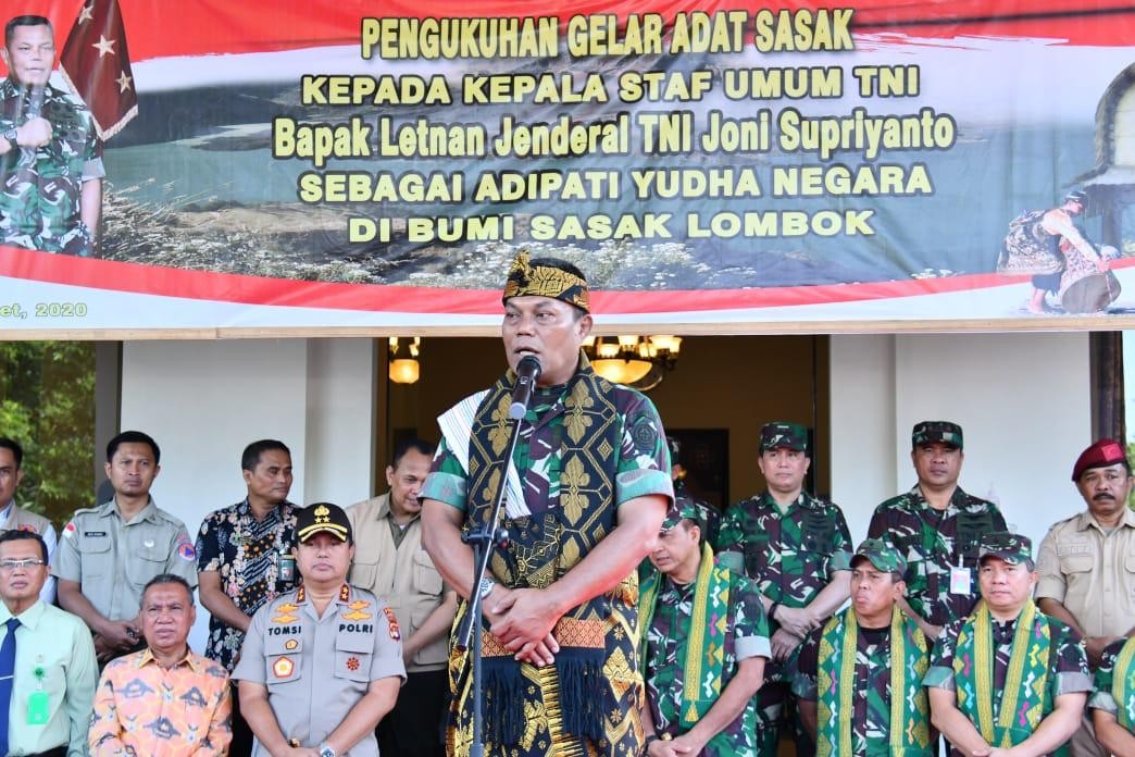 Kasum TNI Terima Gelar Adat Sasak “Adipati Yudha Negara”