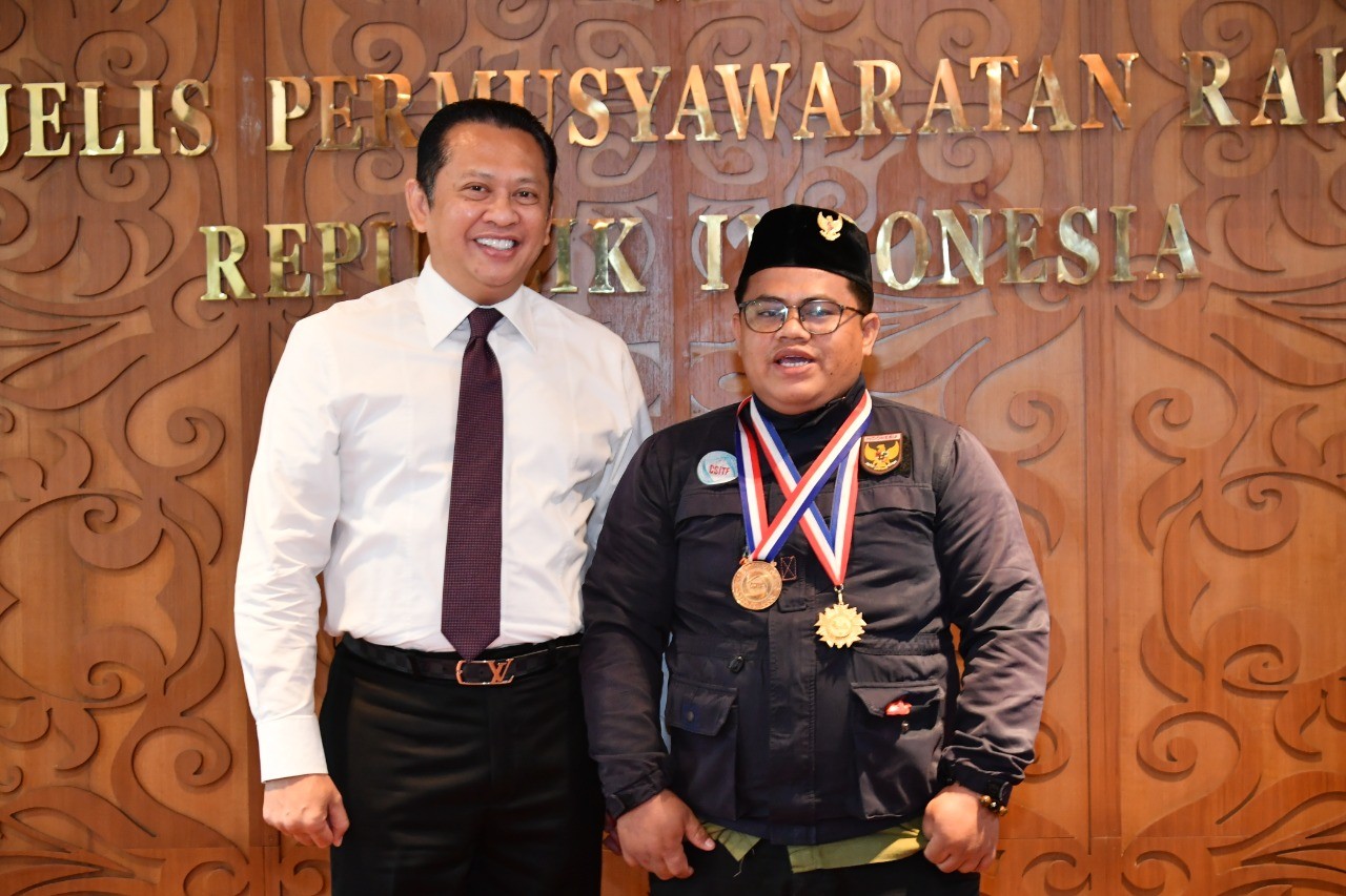 Muhammad Ja'far Hasibuan  Juara 1 Dunia Bidang Kesehatan Di China 