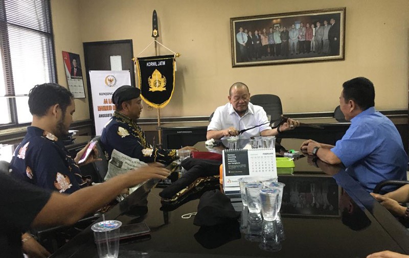 Melalui Ketua DPD RI Lanyala Mahmud Mattalitti , Pengrajin Keris Minta Pemerintah Beri Perhatian Lebih