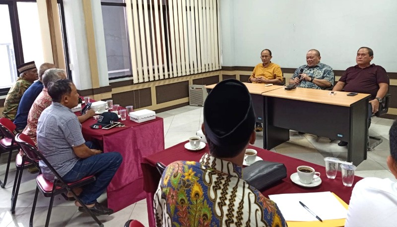13 Tahun Menderita, Pedagang Pasar Turi Lapor  Ketua DPR RI Lanyala MM.