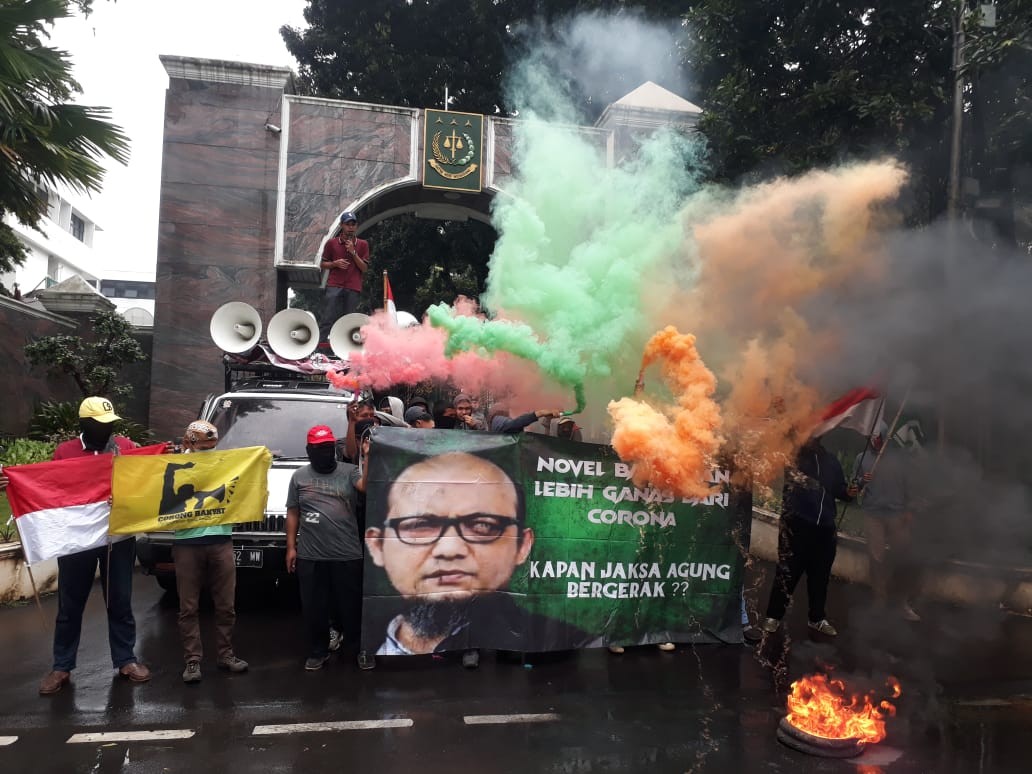 Ditengah Wabah Corona, Massa Gelar Aksi Reboan Adili Novel Baswedan 
