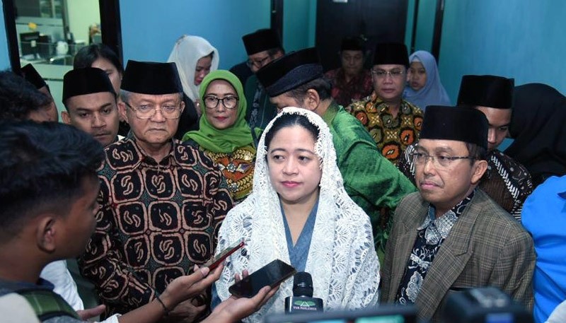 Ketua DPR RI  Puan Maharani Meminta Pemerintah Percepat Penanganan Pandemi Corona