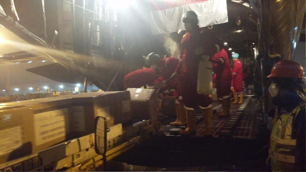 Pesawat Hercules C-130 Bawa Alat Kesehatan dari Tiongkok  Mendarat di Lanud Sadjad-Natuna