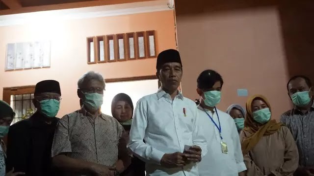 Presiden Jokowi Ingin Rakyat Doakan Ibundanya dari Rumah Masing-masing