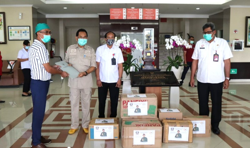 Aksi Nyata Anggota DPD RI AA GDE Agung Bantu Tenaga Medis Lawan Covid 19