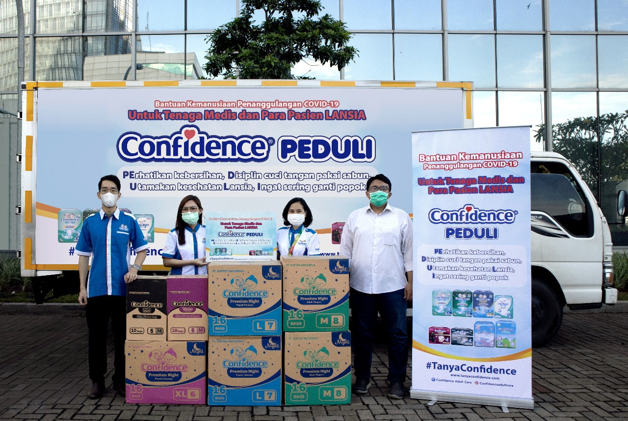 Confidence Peduli Donasikan 10 Ribu Popok Dewasa Untuk Pasien Lansia Dan Tim Medis