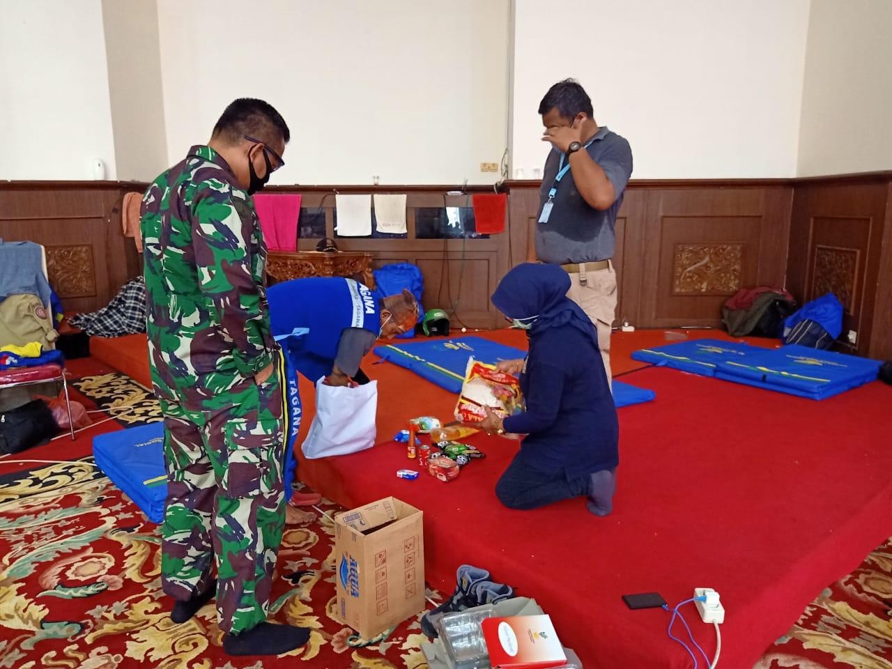 Gugus Tugas Covid-19 Bagi Sembako dan Makanan