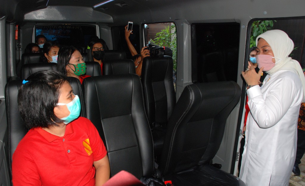Menaker Ida Fauziyah Melepas Pemulangan 101 CPMI Ke Kampung Halaman Akibat Covid-19