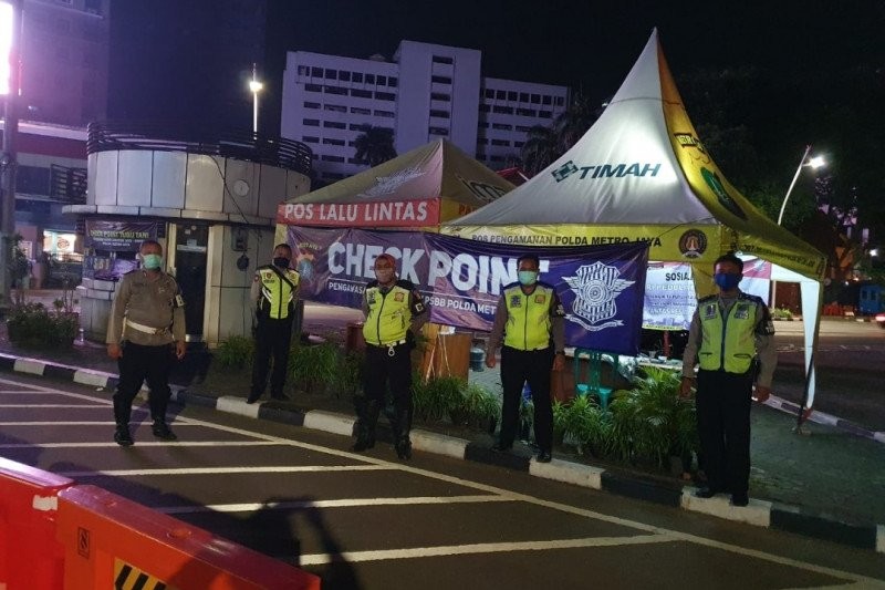 Tim Gabungan Polri dan TNI Patroli Cegah Kerumunan di Jakarta