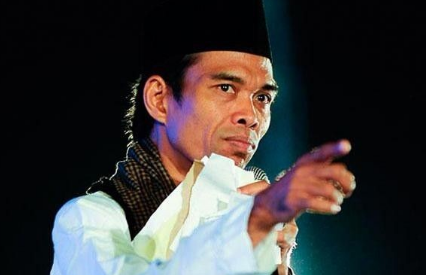 UAS: Masjid Ditutup Tapi Kenapa Mall Masih Buka?
