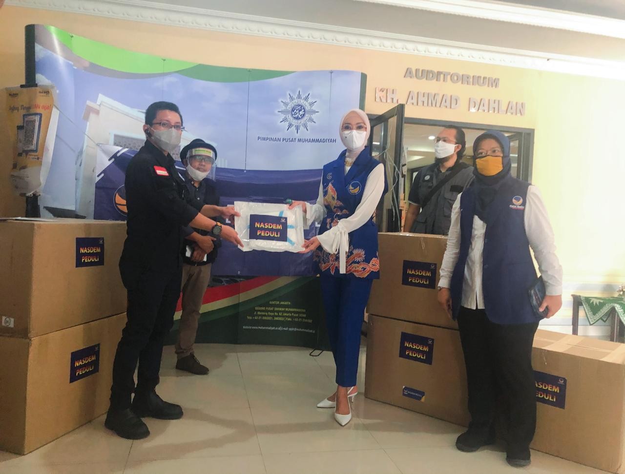 NasDem Serahkan Ratusan APD Untuk Tenaga Medis RS Muhammadiyah Dan NU