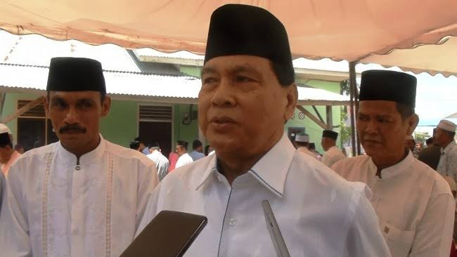Hardiknas, DPR Minta Pemda tak Potong Gaji Guru Honorer