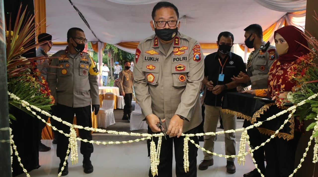IKKT PWA Cabang BS XII Kogabwilhan II Bagi-Bagi Takjil dan Masker ke Warga