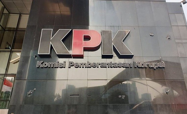 ICW Ragu KPK Bisa Tangkap Lima Buronan Korupsi