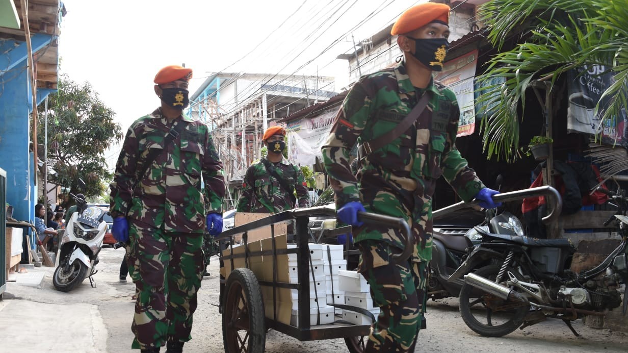 OASE KIM dan Dharma Pertiwi Berikan Bantuan Kemanusiaan