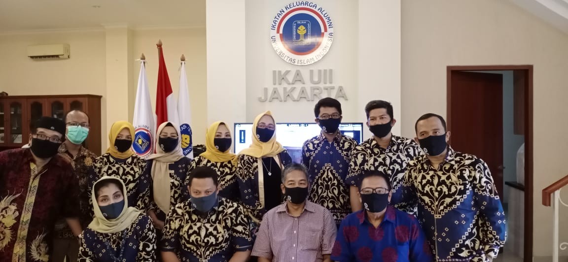 Dukung Penanganan Covid-19, IKA UII Galang Dana Bantu Tenaga Kesehatan dan Masyarakat