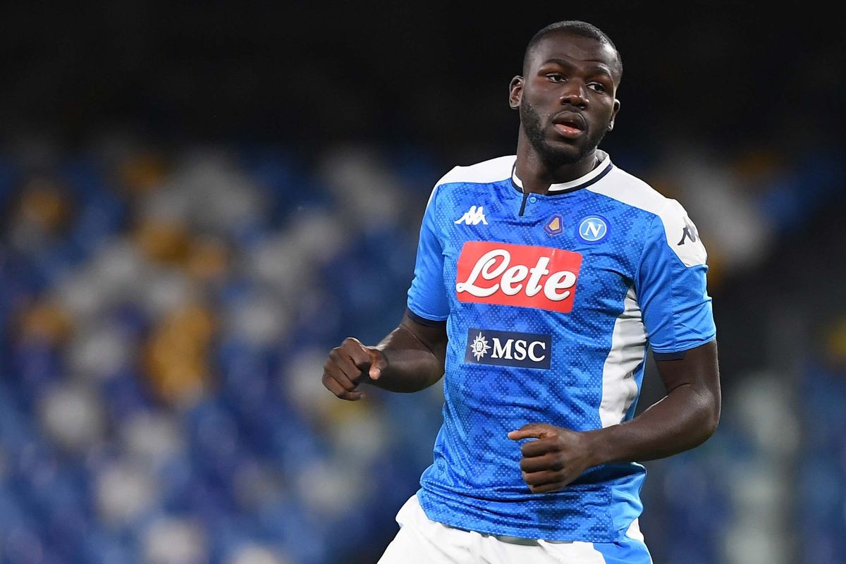 Bos Newcastle Kesemsem Dengan Bek Napoli