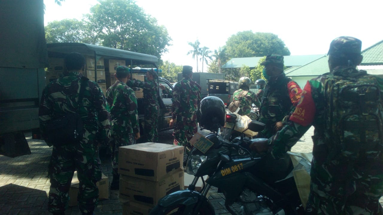 Pastikan Tepat Sasaran, Pembagian Sembako Diantar ke Rumah Warga