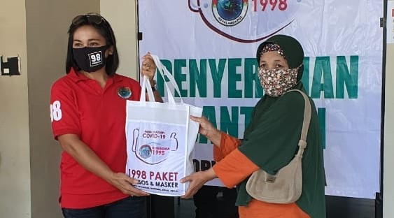 Kharisma AU 98 Bagikan 1.998 Paket Sembako dan Masker Kepada Warga