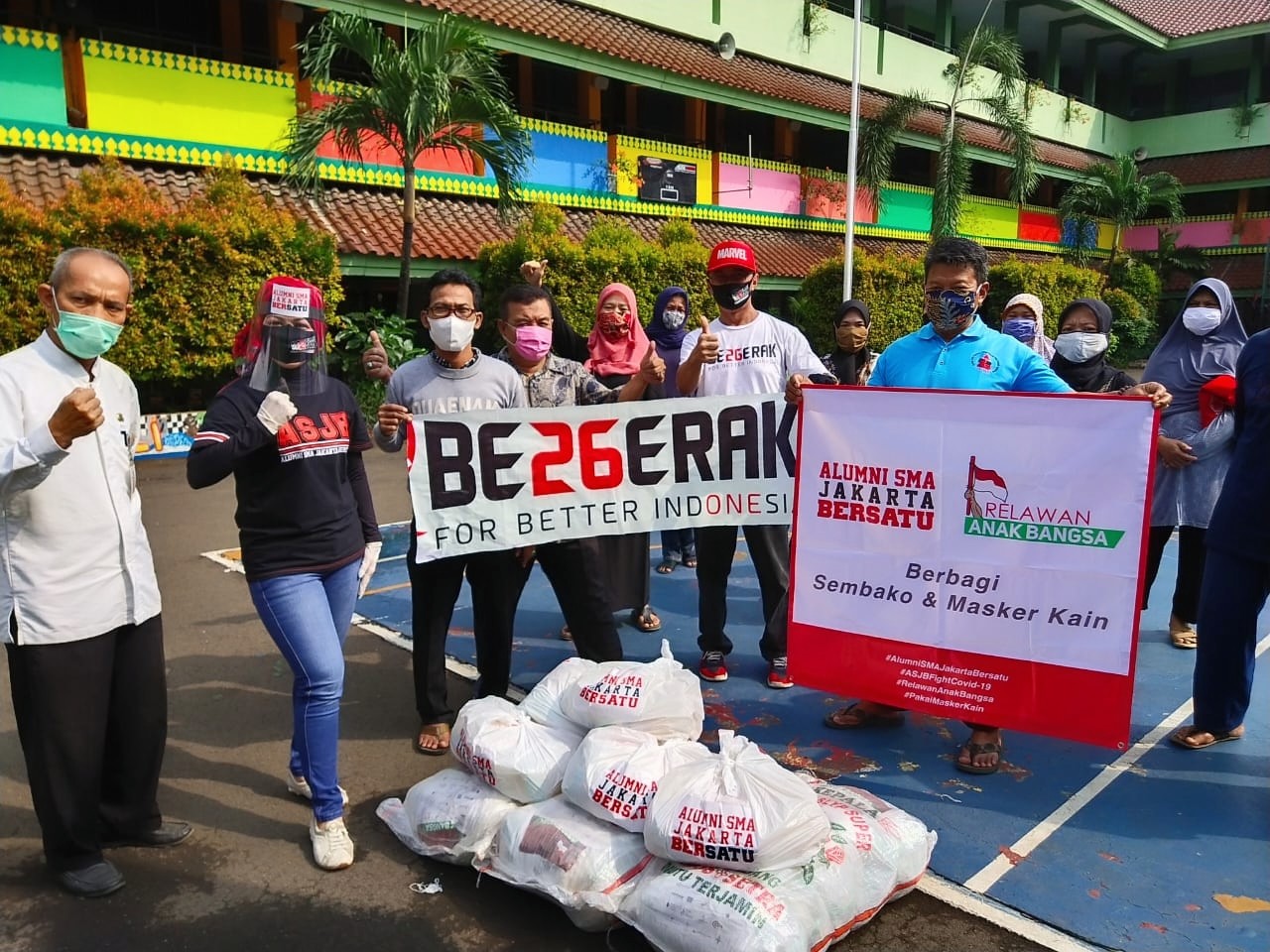 Peduli Sesama, Komunitas BE26ERAK Berikan Sembako Kepada Masyarakat Terdampak Covid-19