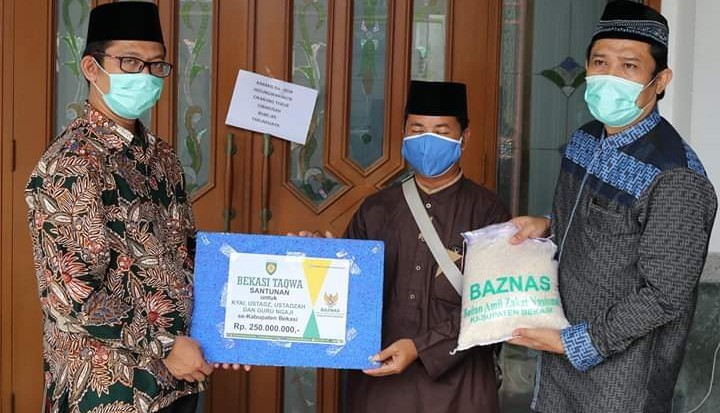 Baznas Bekasi Salurkan Bantuan Beras dan Uang