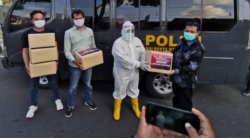 Bersama BUMN, Anggota DPR RI Fraksi PDIP  Salurkan Bantuan Alat Kesehatan