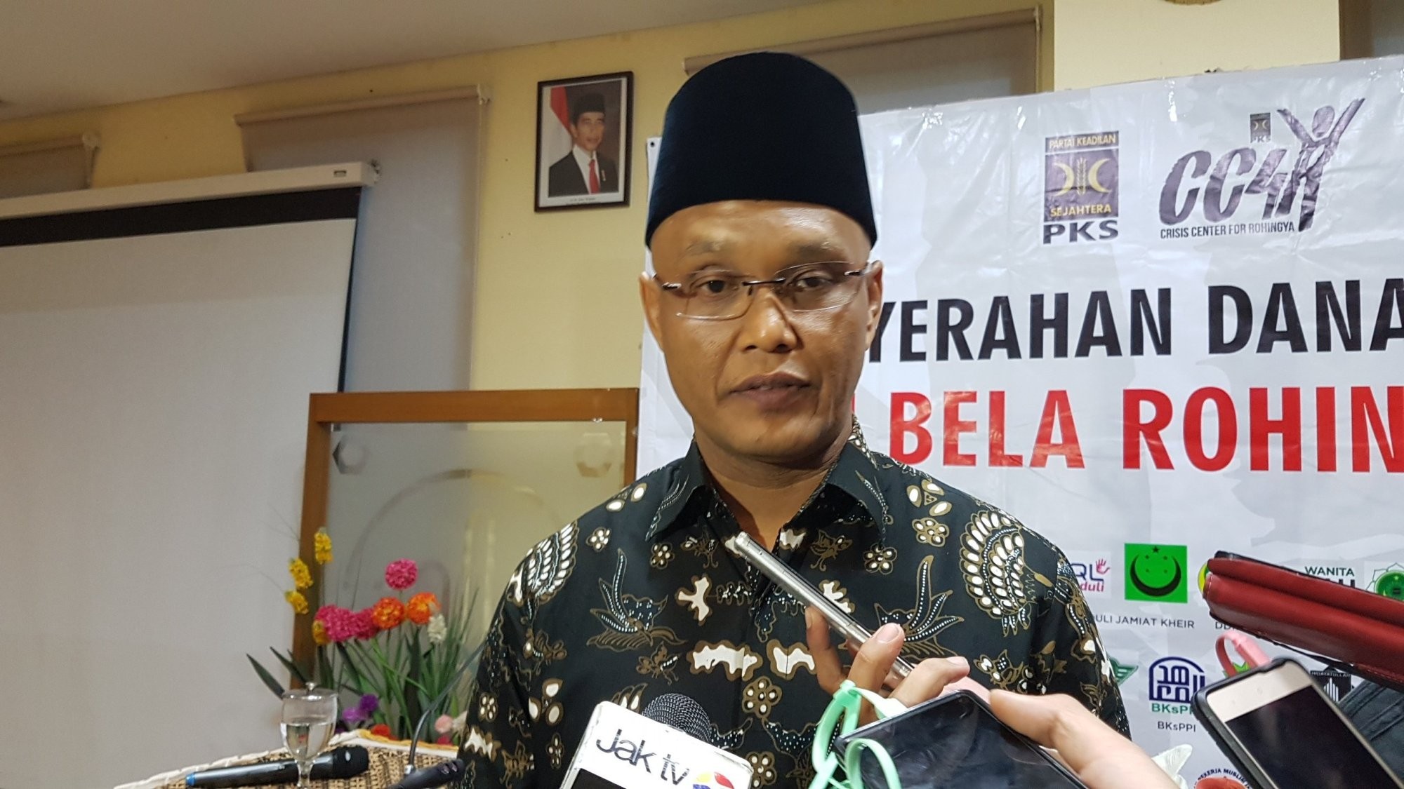 Wacana Jokowi 'Hidup Berdampingan Dengan Corona, Tak Ada Urgensinya 