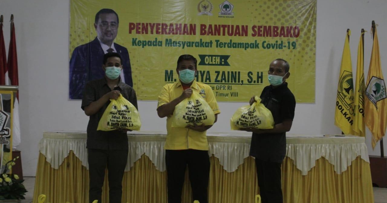 Yahya Zaini Bagikan Ribuan Sembako untuk Masyarakat