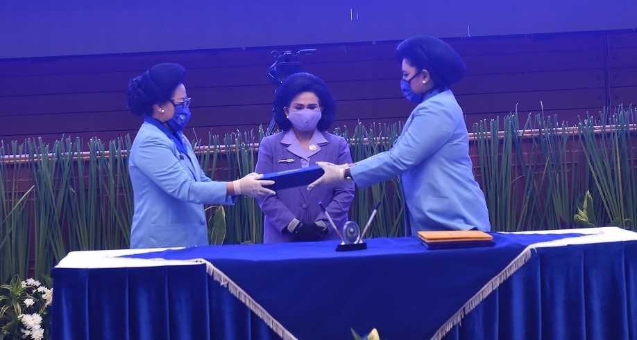 Ketum Dharma Pertiwi Pimpin Sertijab Ketua Umum Jalasenastri