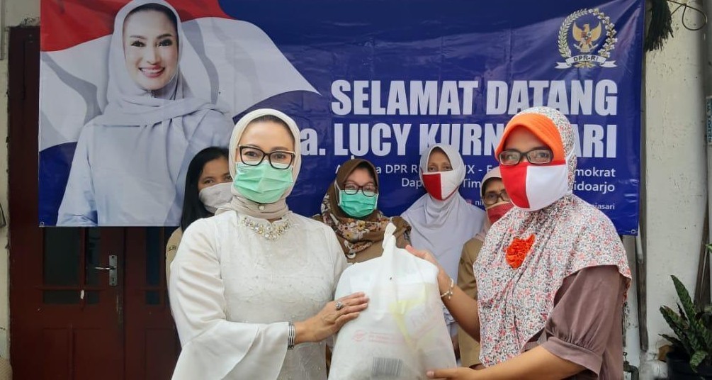 Salurkan 10.000 Paket Sembako, Lucy Kurniasari : Ayo Rek, Gotong Royong