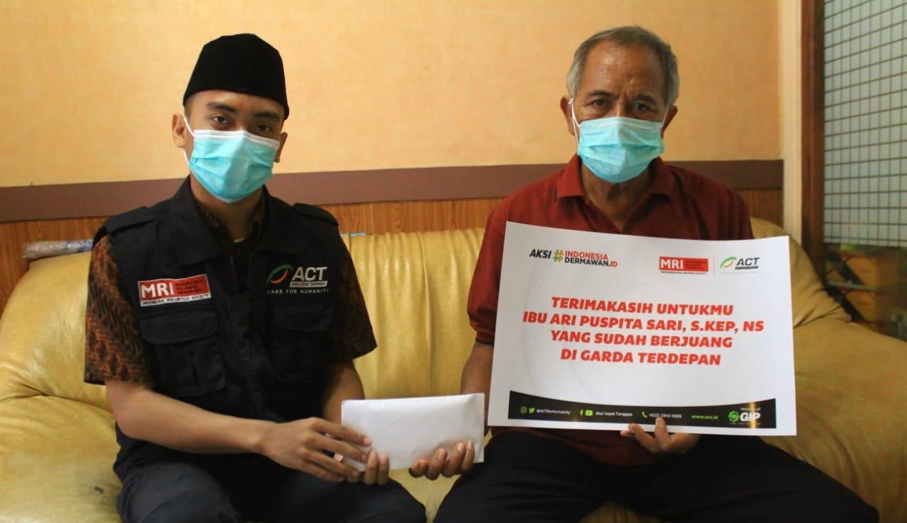 ACT Berikan Santunan Kepada Keluarga Ari Puspita