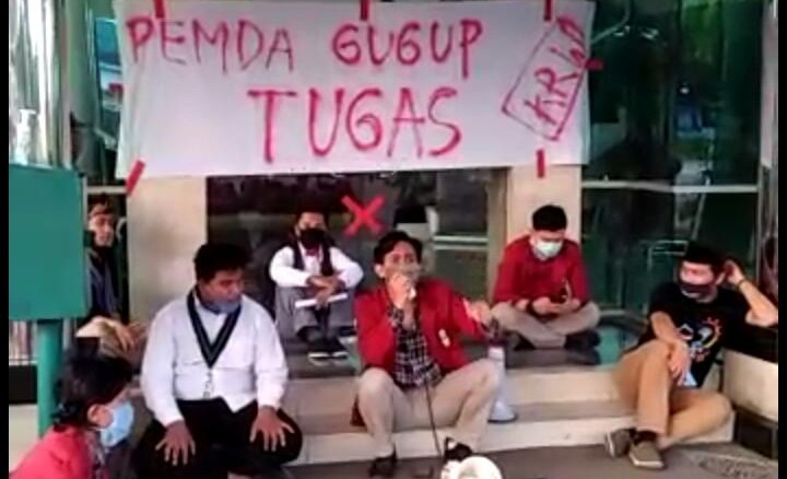 Kecewa, Cipayung Plus Segel Kantor Bupati Karawang