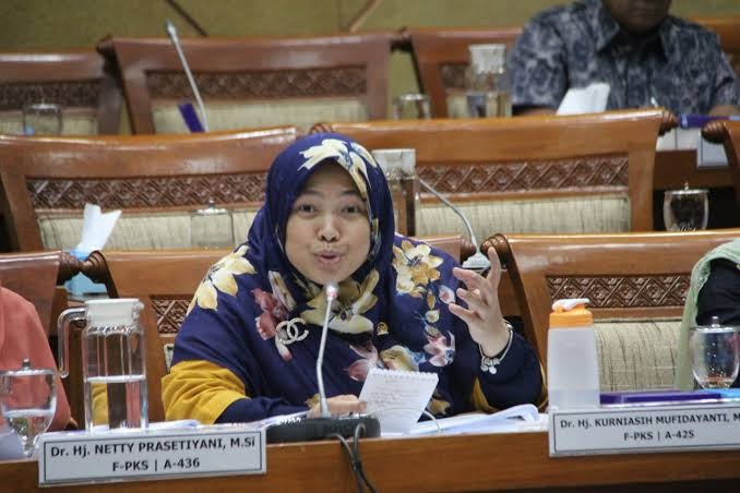 Anggota DPR: Tindak Penyebar Fitnah ke Tenaga Medis Covid-19