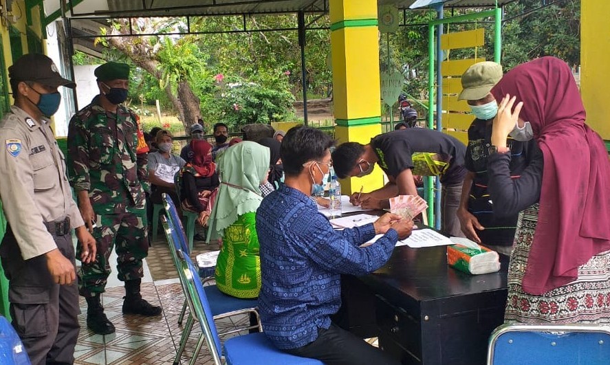 Polsek Dolok Merawan Melakukan Pengamanan Penyaluran BLT