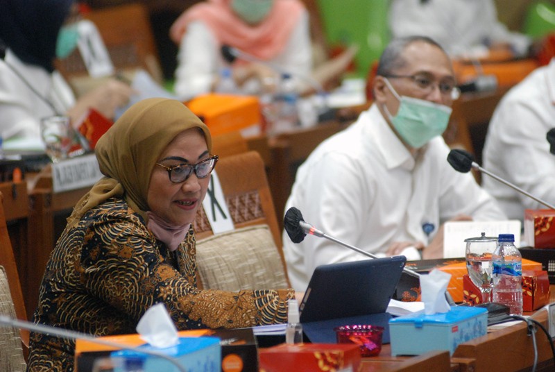 Menaker Raker Dengan Komisi IX DPR